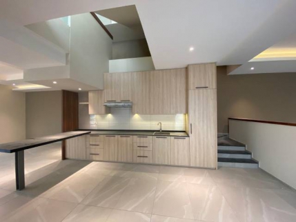 فيلا للإيجار فى سار - الشمالية