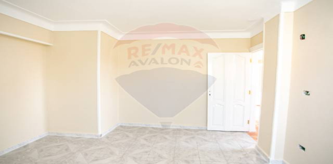 شقة للبيع فى ميامي - قسم المنتزه - الإسكندرية